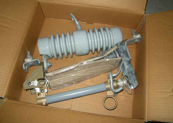 15KV Dropout Fuse Cutout Untuk Distribusi Daya Berkelanjutan Dengan Jarak Creepage 600mm