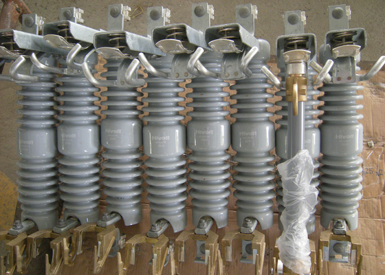 Daya tahan 15KV Dropout Fuse Cut Out Operasi Nyaman Dengan 320mm Creepage Distance
