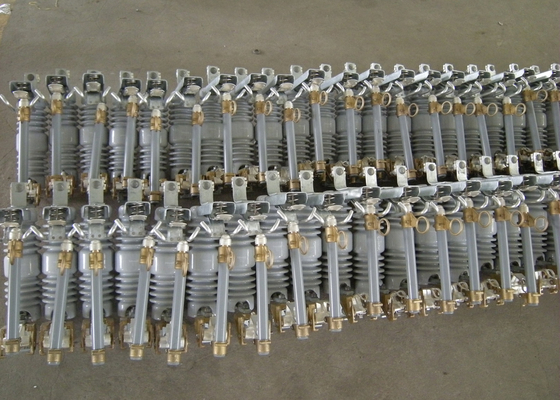 Daya tahan 15KV Dropout Fuse Cut Out Operasi Nyaman Dengan 320mm Creepage Distance
