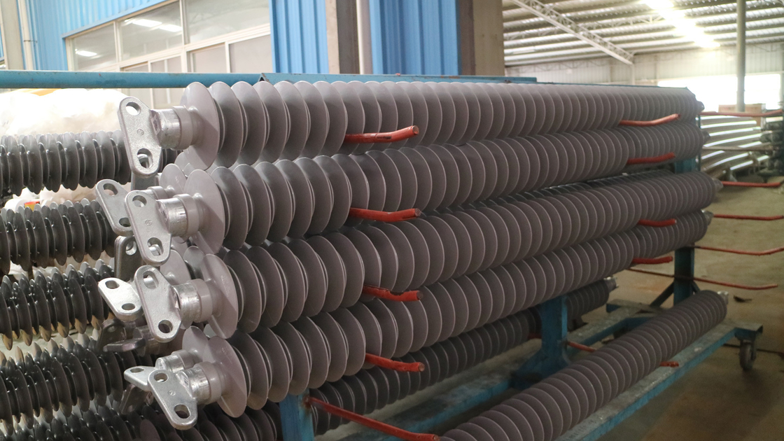 Daya Frekuensi Pencitraan Tegangan 100kV-1000kV Stasiun Post Insulator 5kg-200KGS Karet Silikon